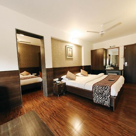 Hotel Maharana Inn Chembur Мумбаи Экстерьер фото