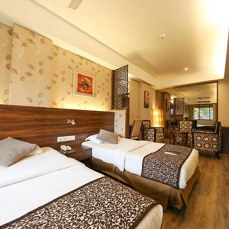 Hotel Maharana Inn Chembur Мумбаи Экстерьер фото
