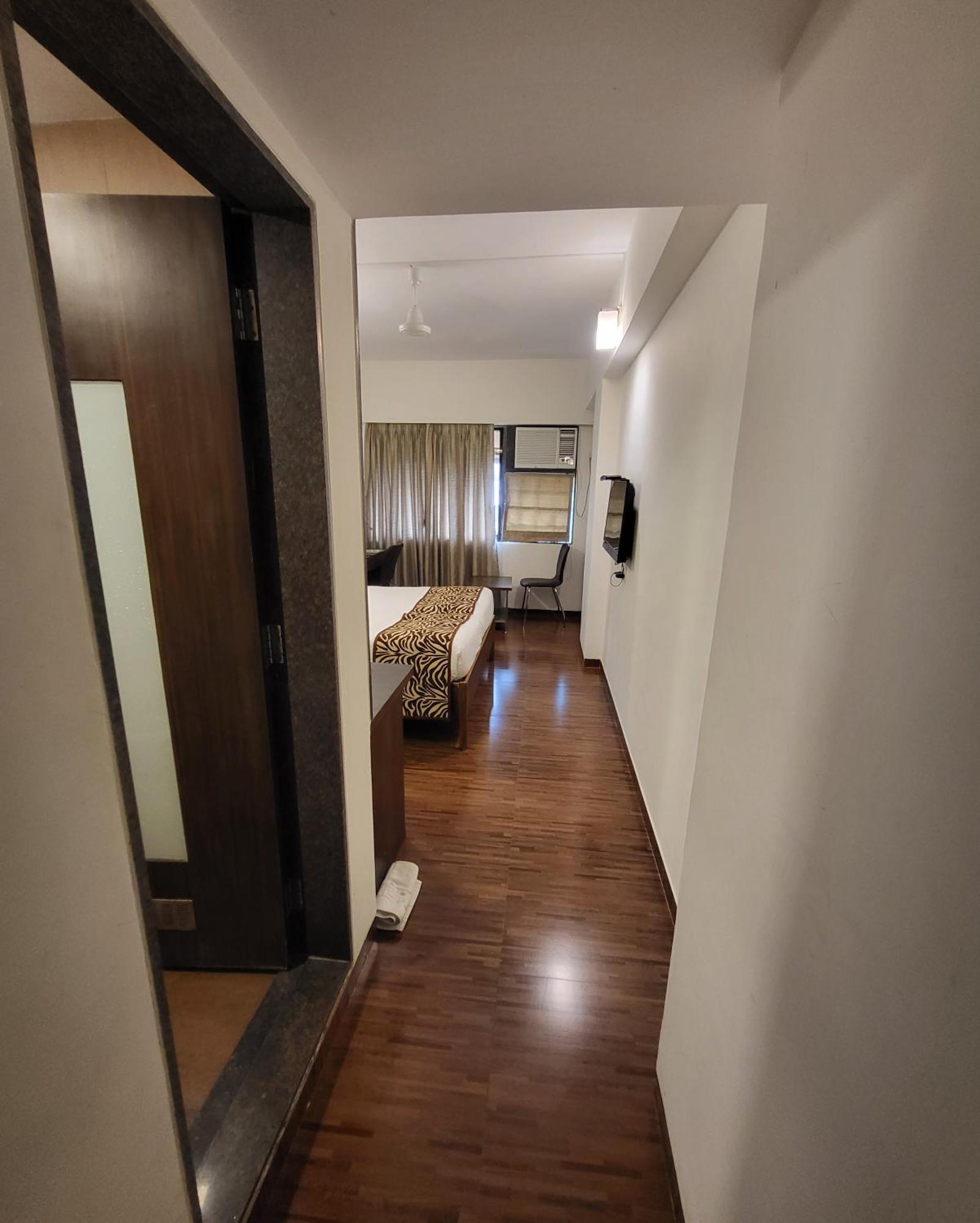 Hotel Maharana Inn Chembur Мумбаи Экстерьер фото