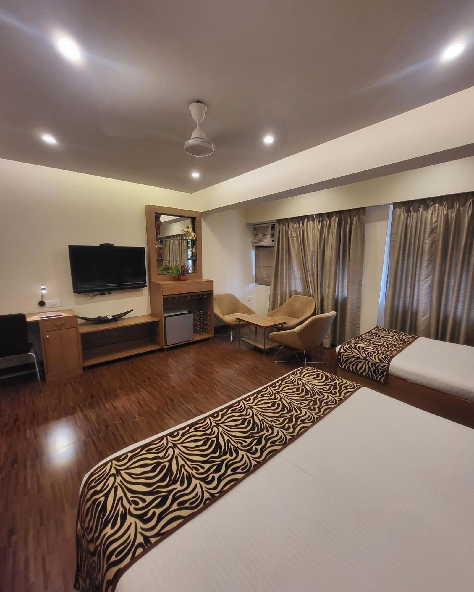 Hotel Maharana Inn Chembur Мумбаи Экстерьер фото