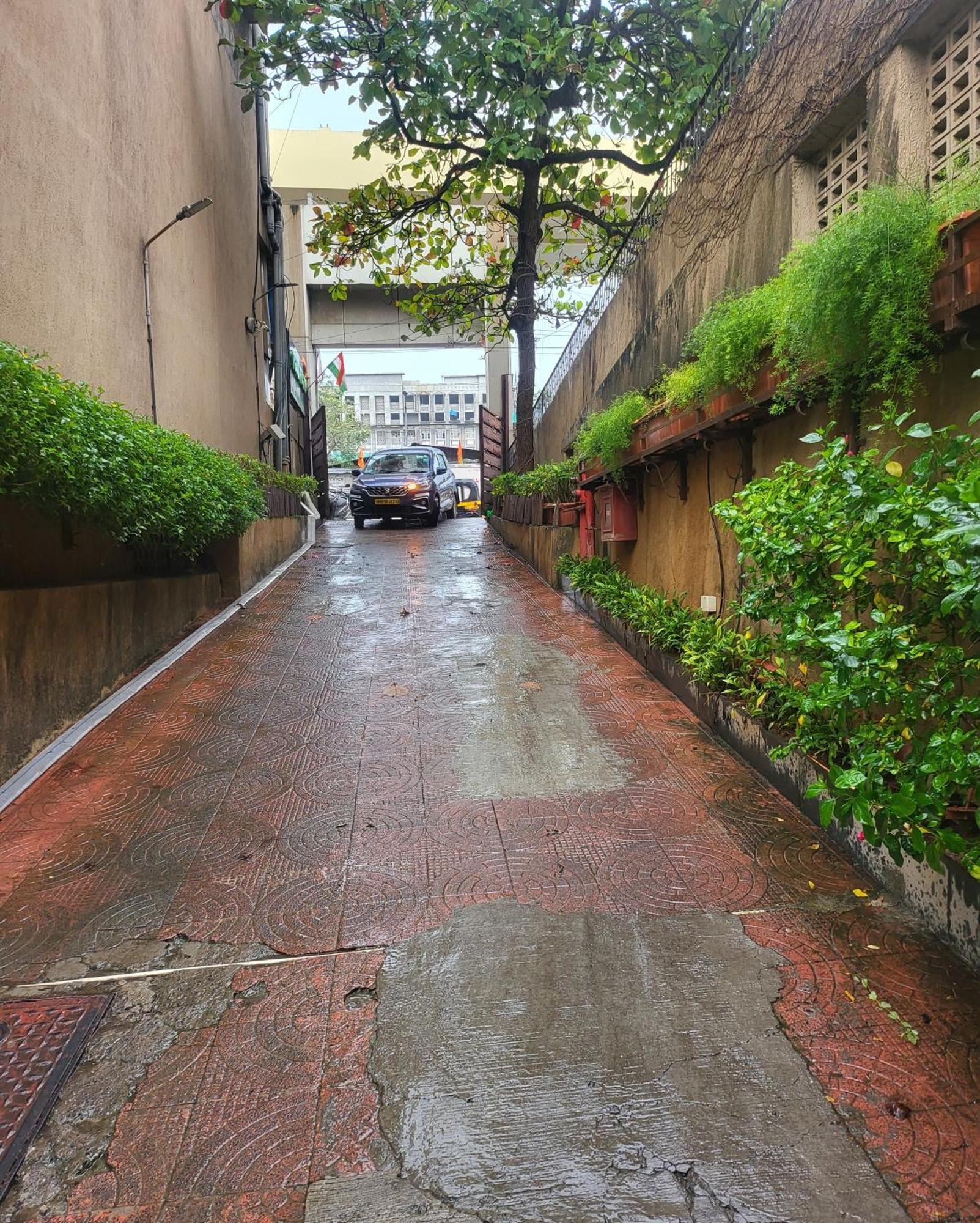 Hotel Maharana Inn Chembur Мумбаи Экстерьер фото