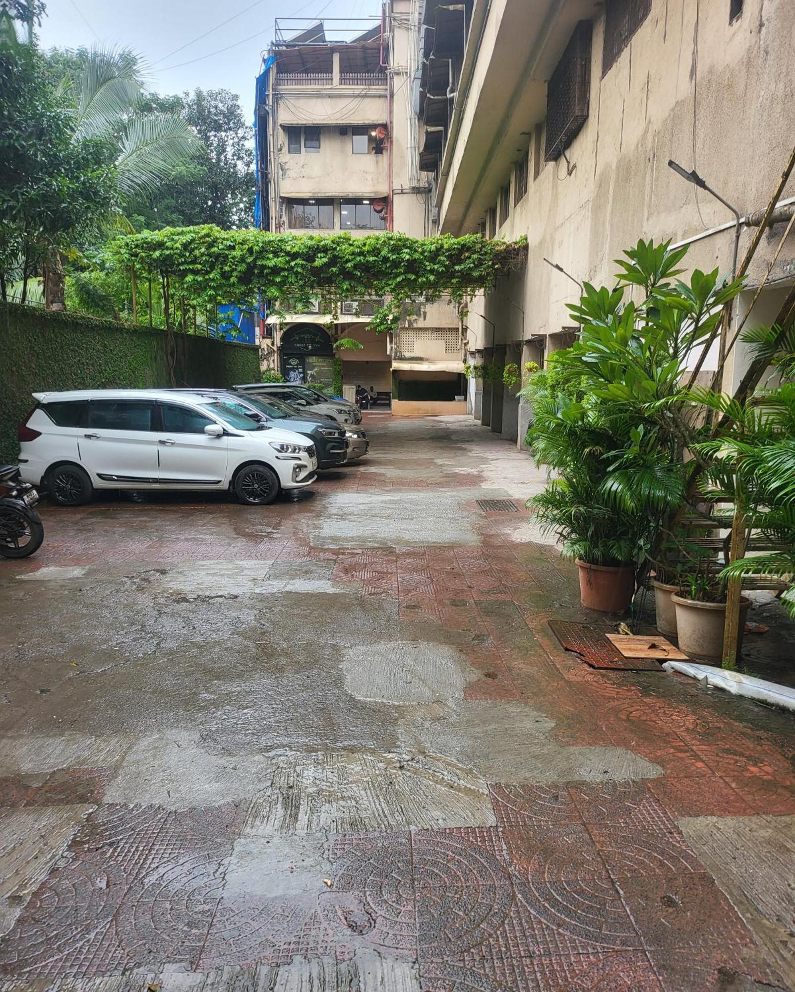 Hotel Maharana Inn Chembur Мумбаи Экстерьер фото