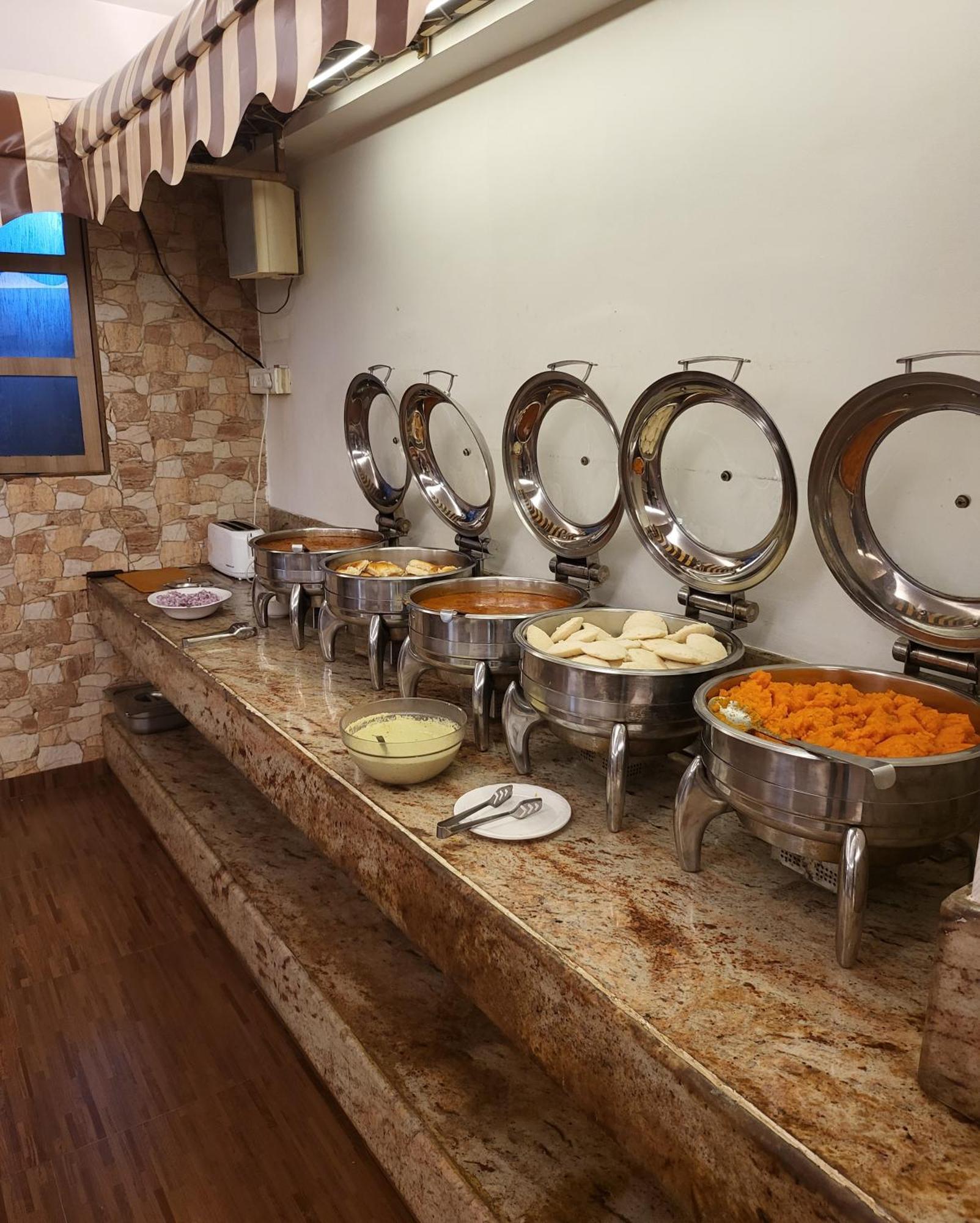 Hotel Maharana Inn Chembur Мумбаи Экстерьер фото