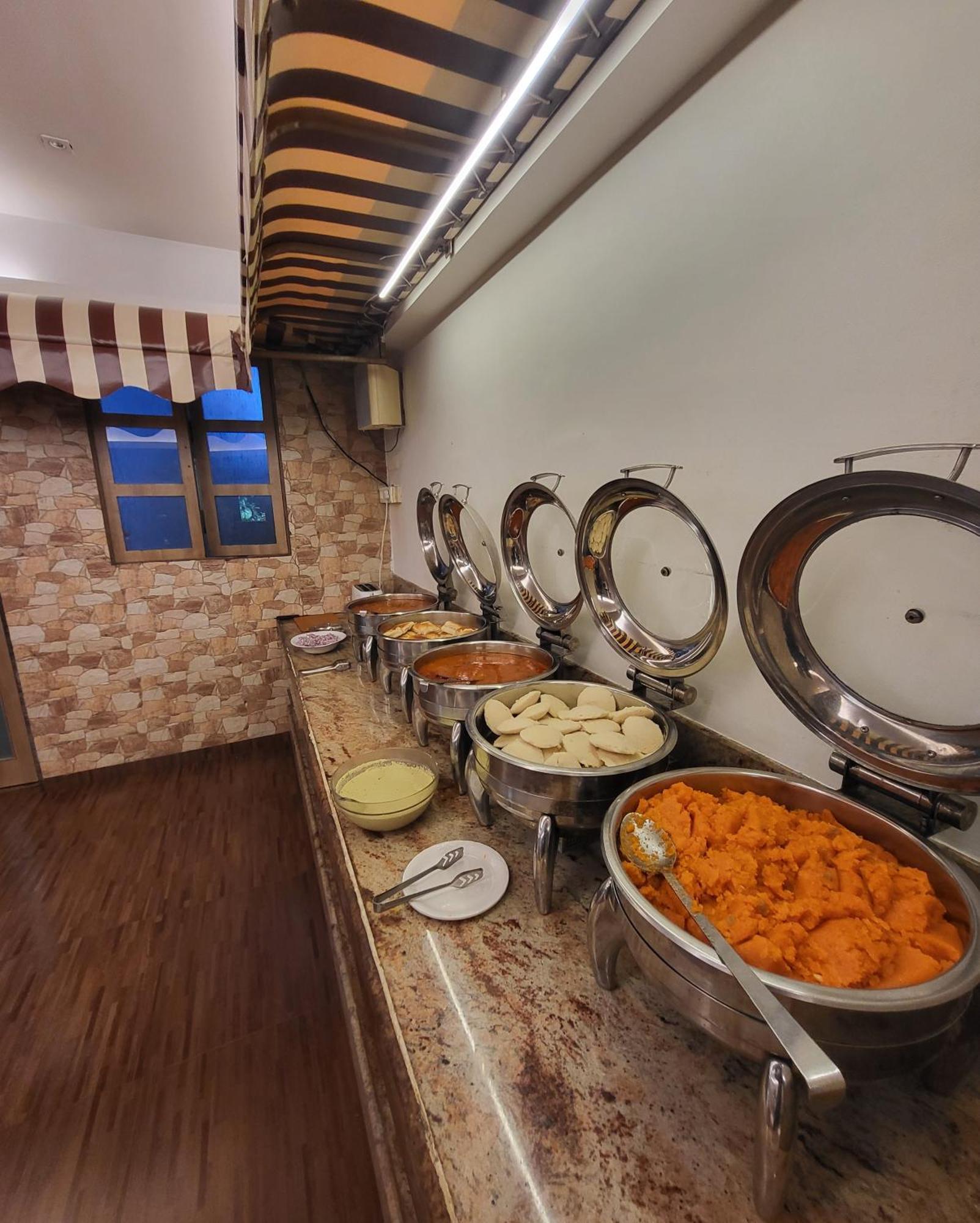 Hotel Maharana Inn Chembur Мумбаи Экстерьер фото