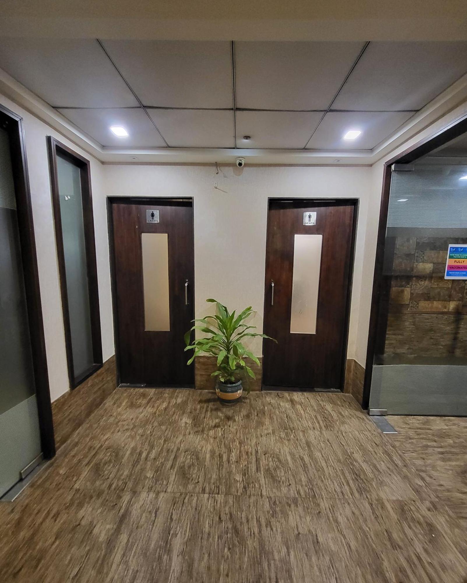 Hotel Maharana Inn Chembur Мумбаи Экстерьер фото