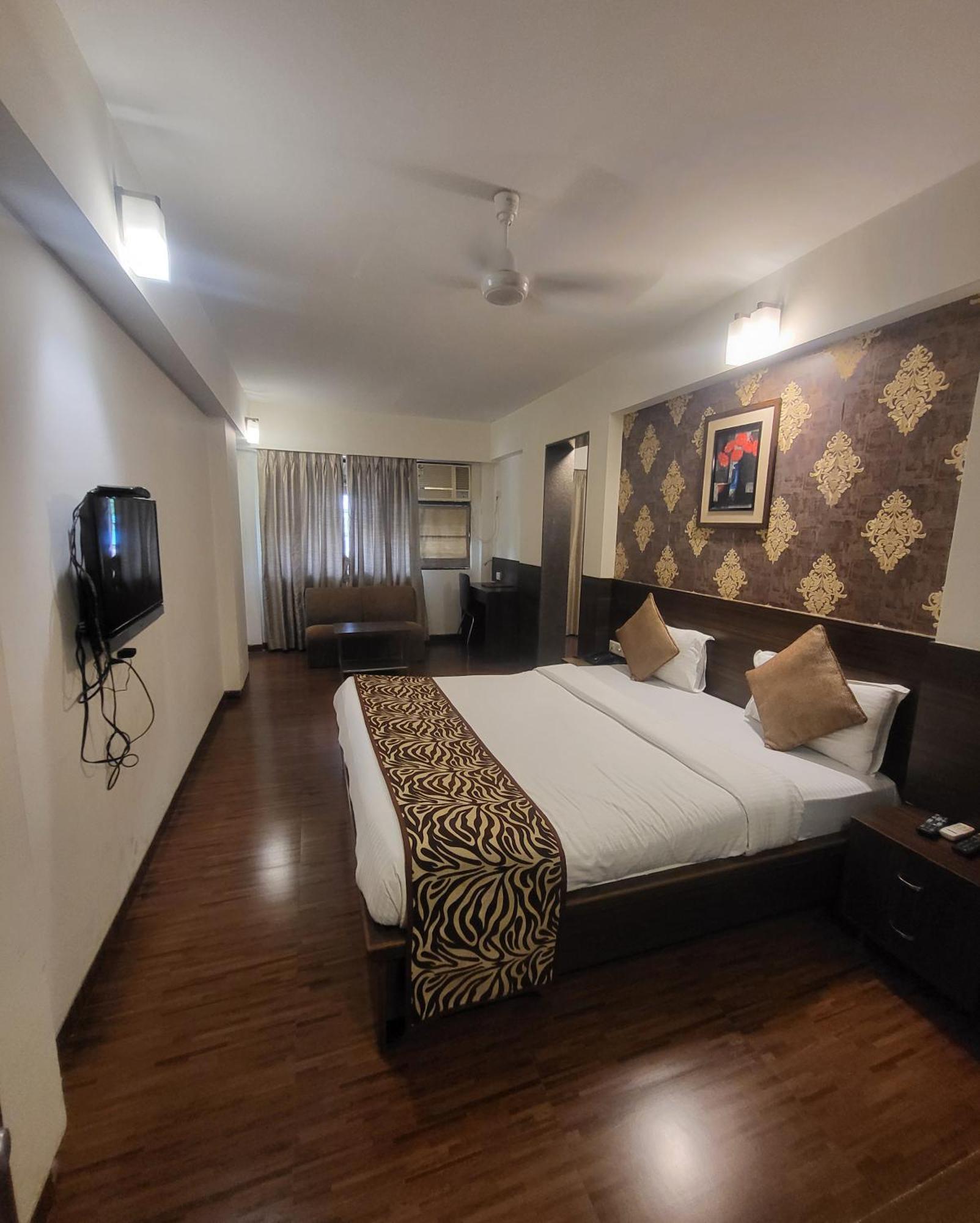Hotel Maharana Inn Chembur Мумбаи Экстерьер фото