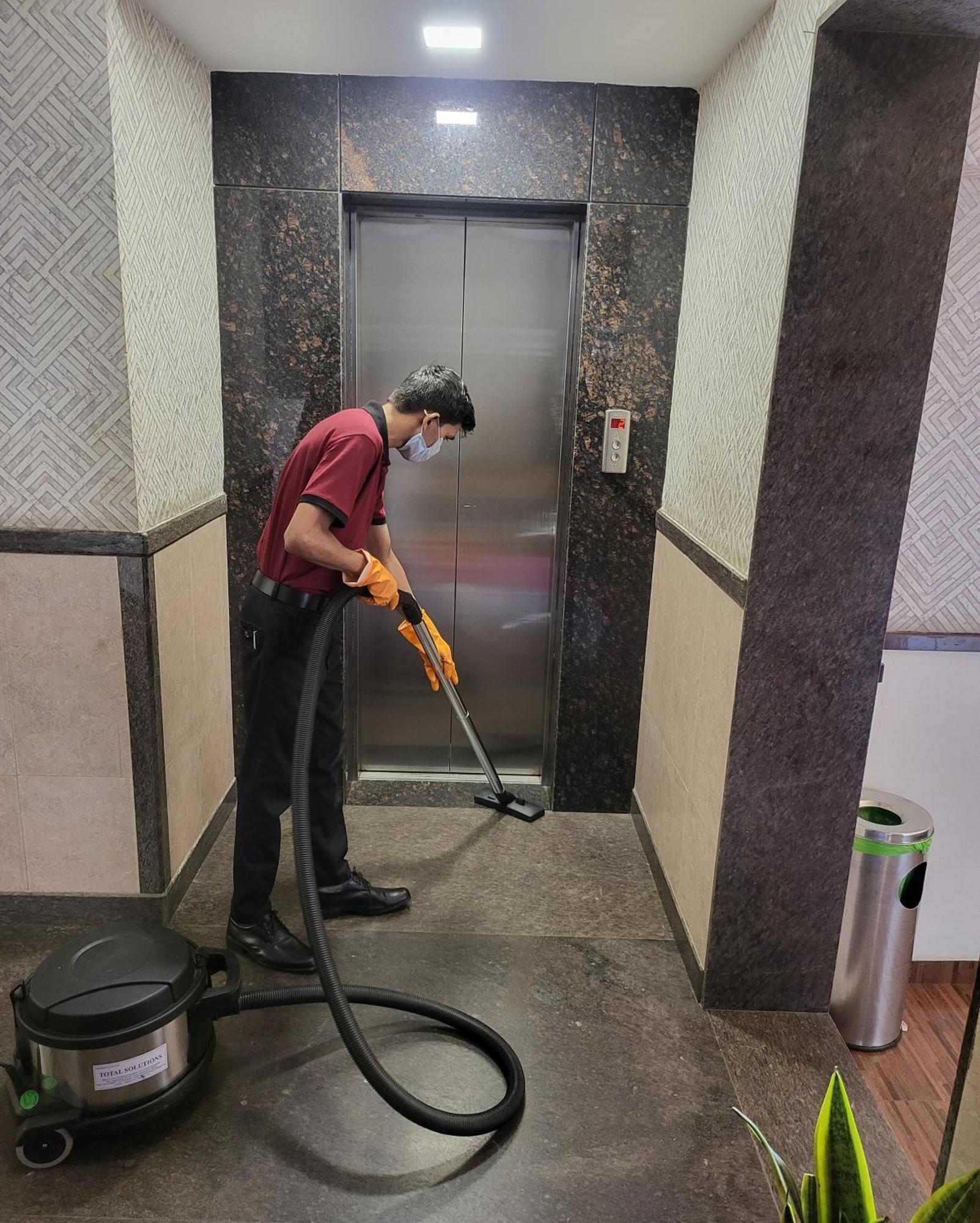 Hotel Maharana Inn Chembur Мумбаи Экстерьер фото