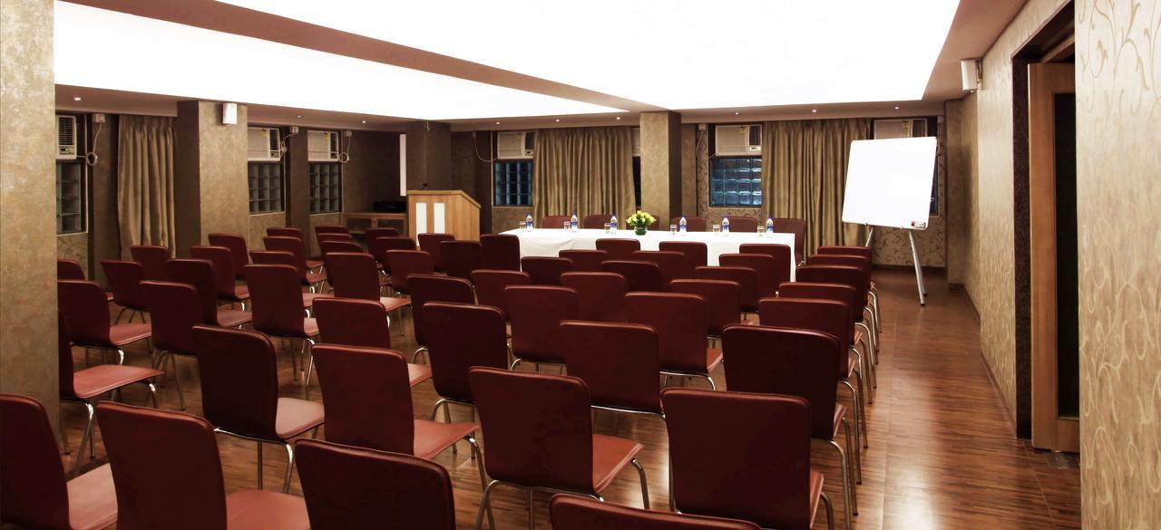 Hotel Maharana Inn Chembur Мумбаи Экстерьер фото