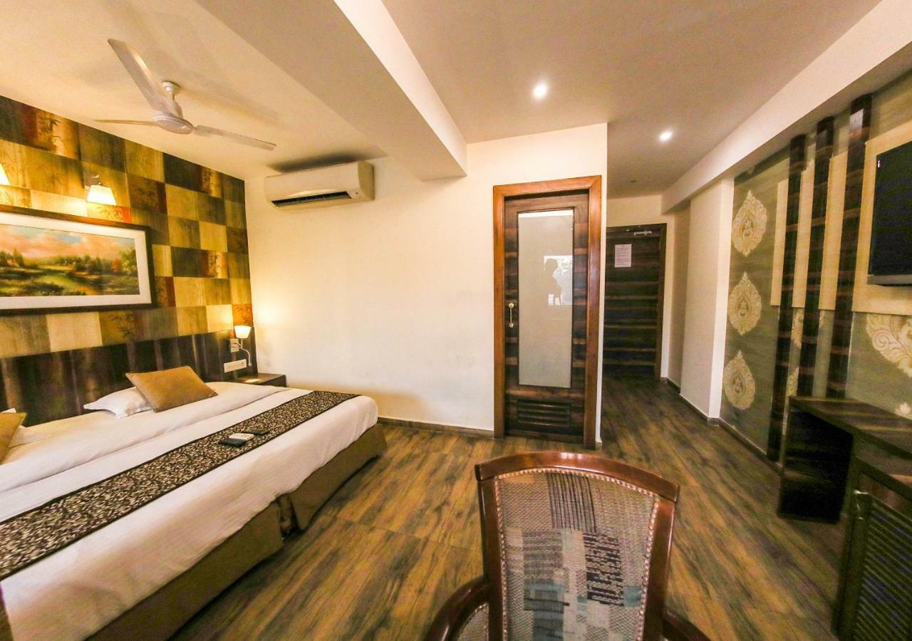 Hotel Maharana Inn Chembur Мумбаи Экстерьер фото